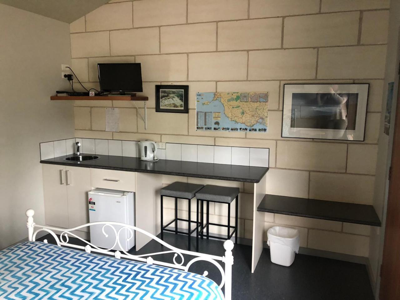 Port Campbell Guesthouse & Flash Packers Exterior photo